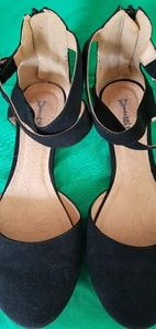 Flat ankle strap shoes